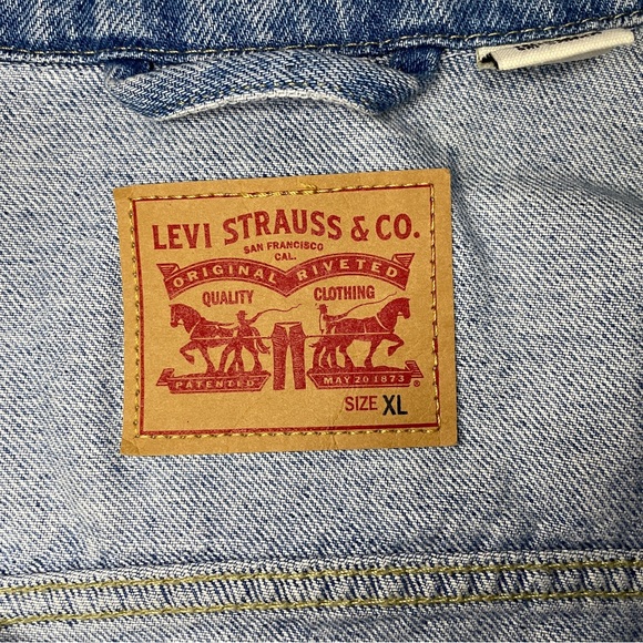 Levi’s Women’s Ex-Boyfriend Distressed Denim Trucker Jacket, Size XL - Picture 6 of 12